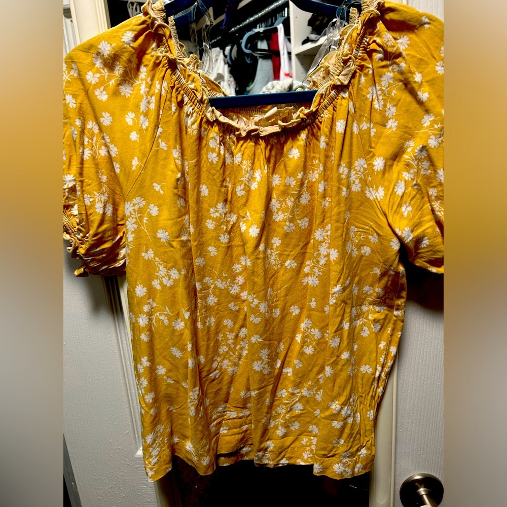 Three bird nest size small yellow paisley off the shoulder top. New!